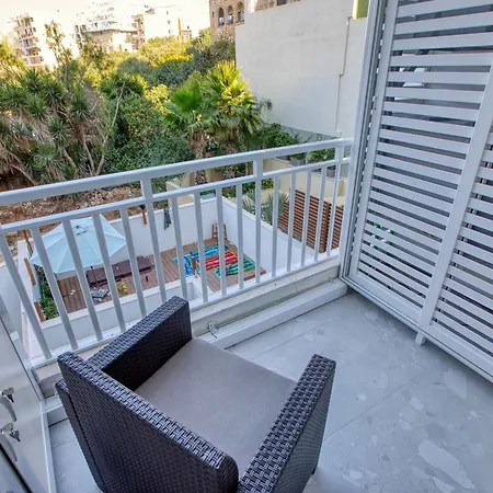 Проживание в семье Marea Seaview