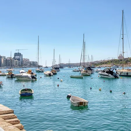 Проживание в семье Marea Seaview Слима