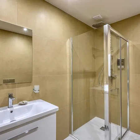 Проживание в семье Marea Seaview