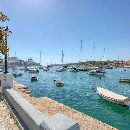 Проживание в семье Marea Seaview Слима