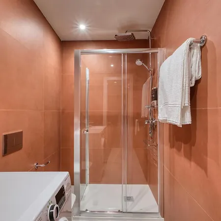 Проживание в семье Marea Seaview Слима